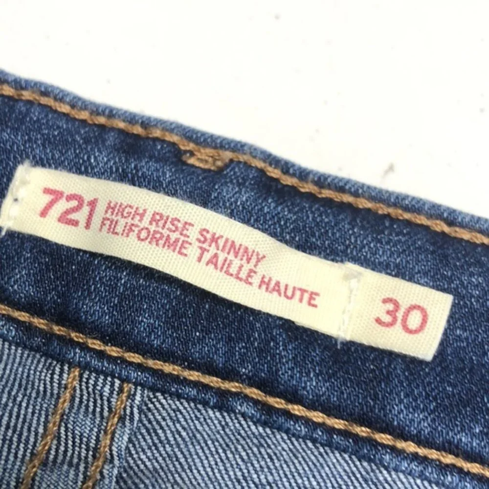 LEVI DISTRESS 721 HIGH-RISE SKINNY JEANS 30x32 ⭐️